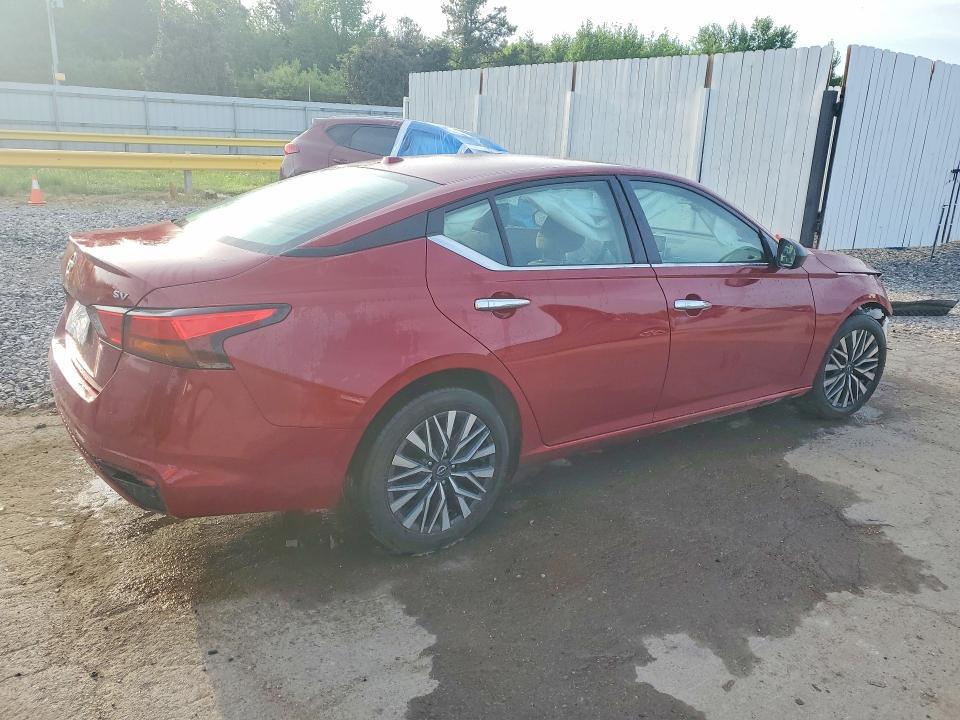 2024 Nissan Altima sv