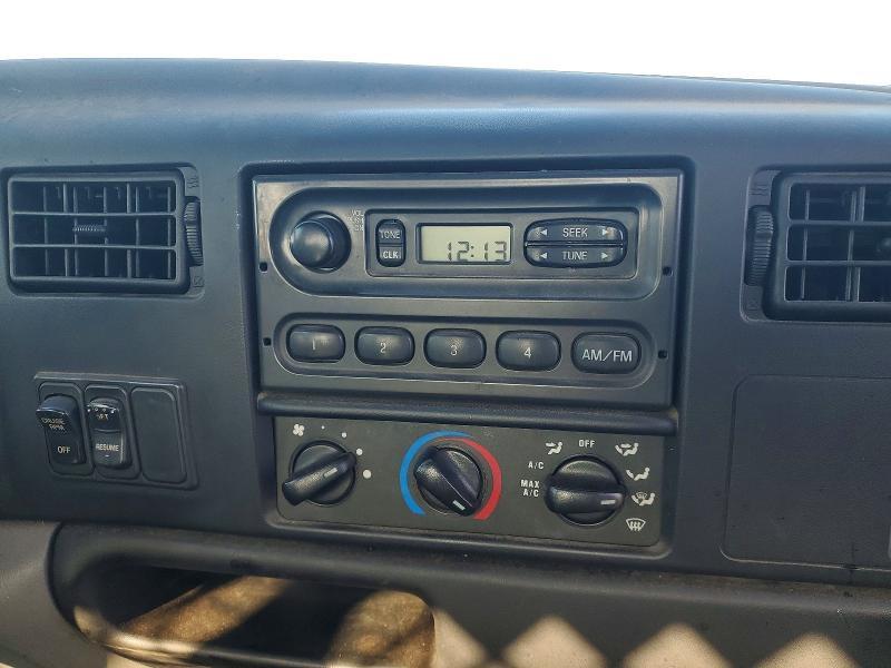 2002 Ford F650 Super Duty Flatbed Truck