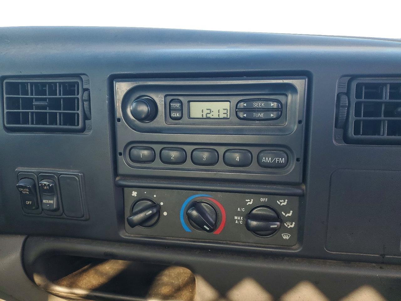 2002 Ford F650 Super Duty Flatbed Truck