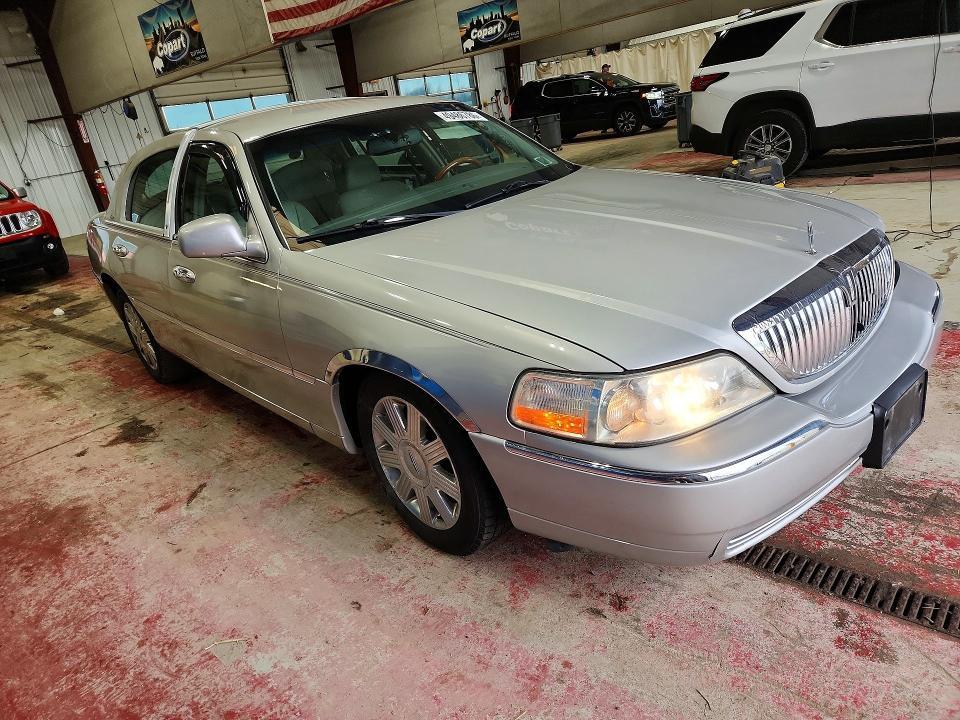 2004 Lincoln Town car Ultimate
