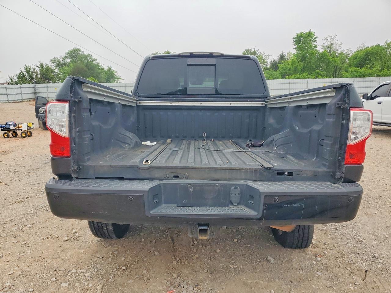 2017 Nissan Titan XD SV