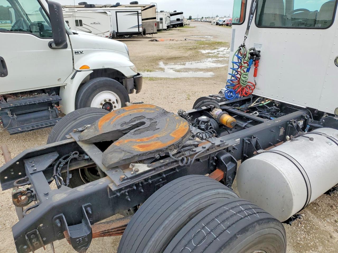 2015 Kenworth T370 Semi Truck