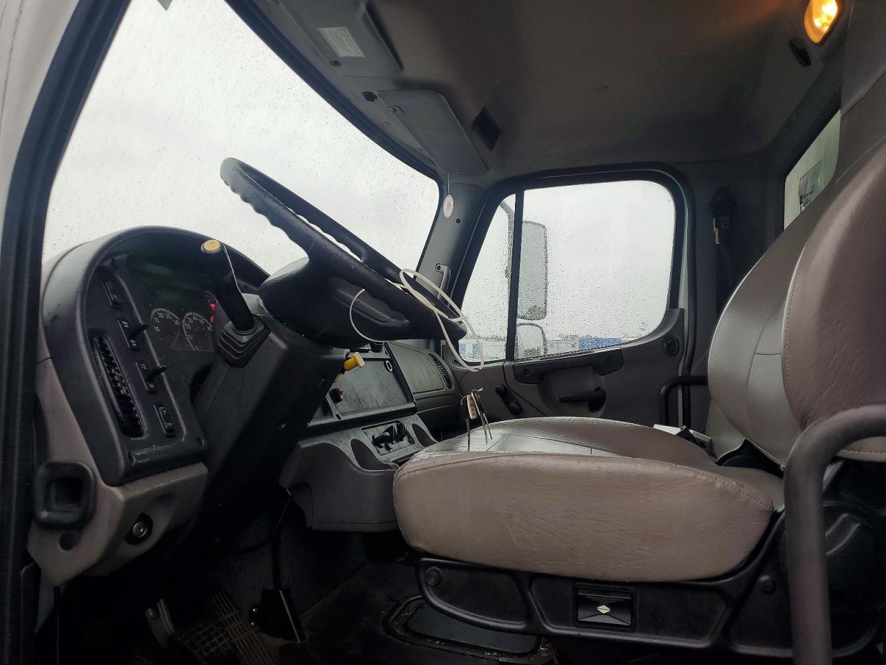 2020 Freigliner 2020 Freightliner Business Class M2 BOX Truck