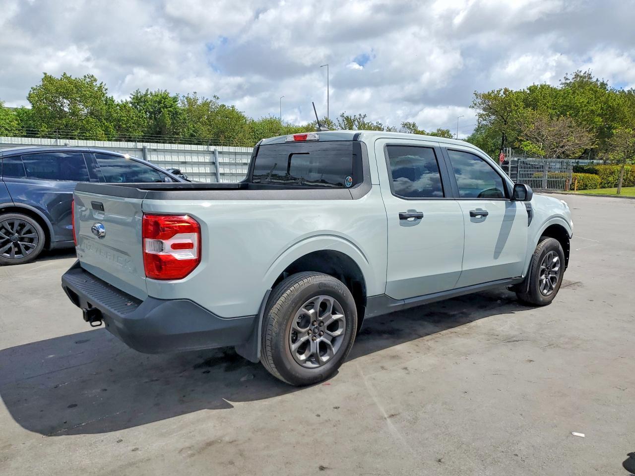 2022 Ford Maverick XL