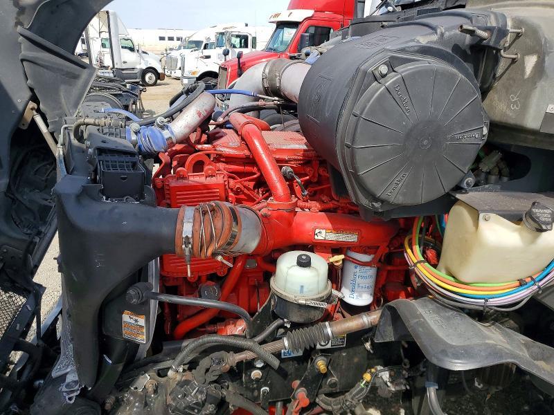 2012 Kenworth T700 Semi Truck