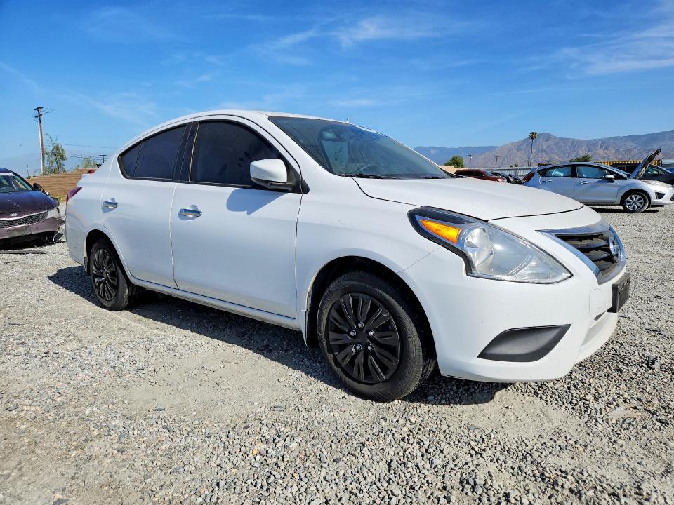 2018 Nissan Versa sv