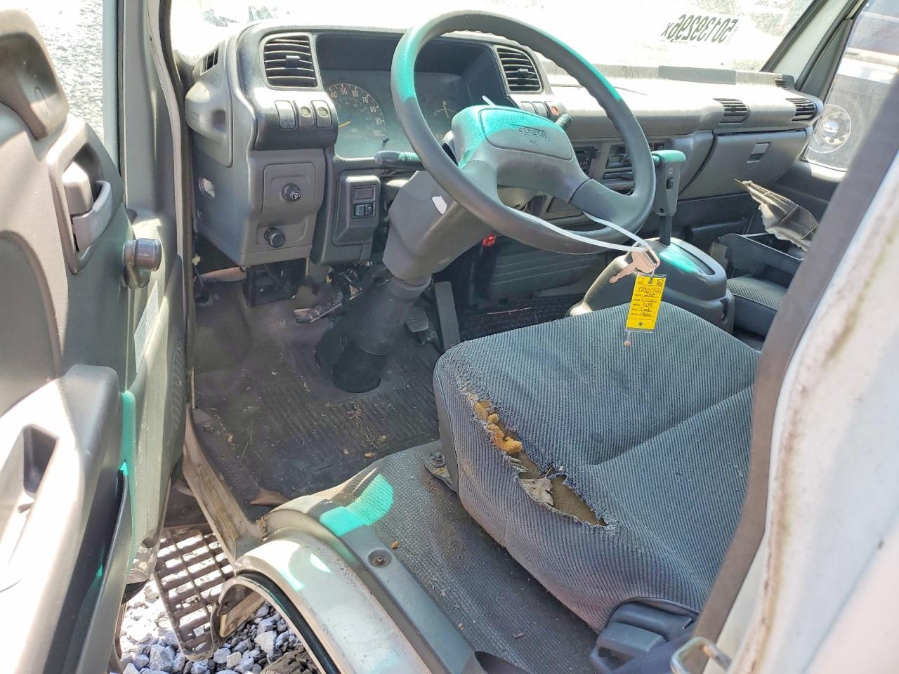 2000 Isuzu NPR BOX Truck