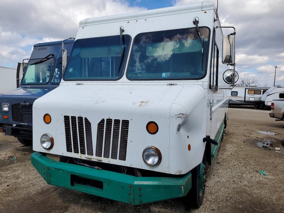 2014 Freightliner MT45G Chassis Delivery Truck