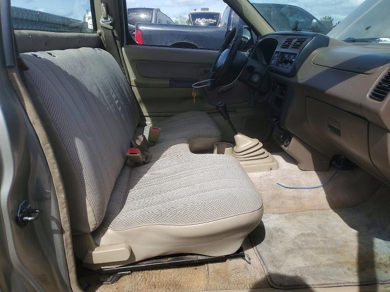 2000 Nissan Frontier xe