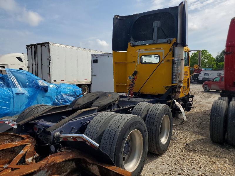 2003 Freightliner Fld120 Semi Truck