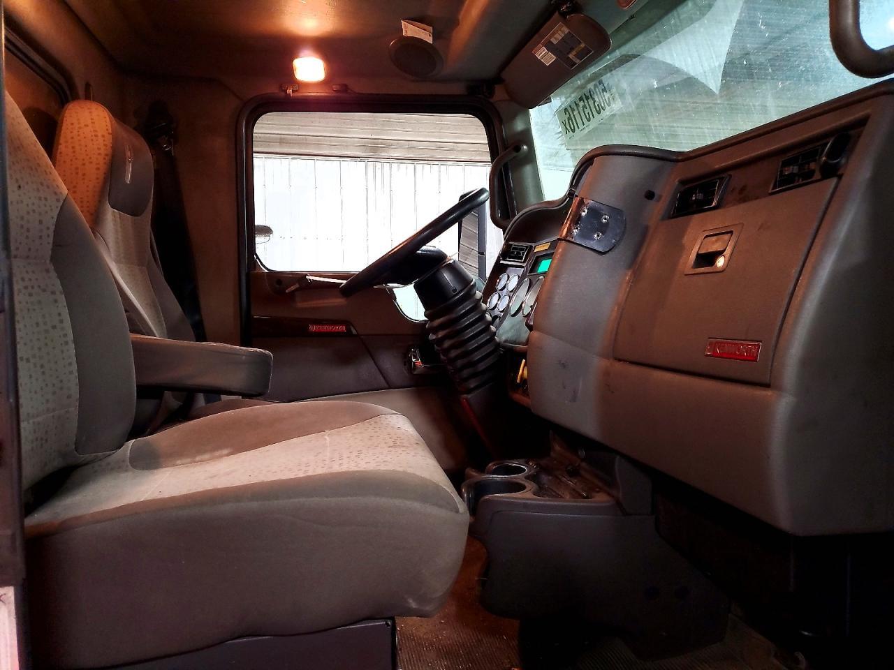 2017 Kenworth T370 BOX Truck