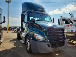 Salvage trucks for sale at Moraine, OH auction: 2021 Freigliner 2021 Freightliner Cascadia 116 Semi Truck