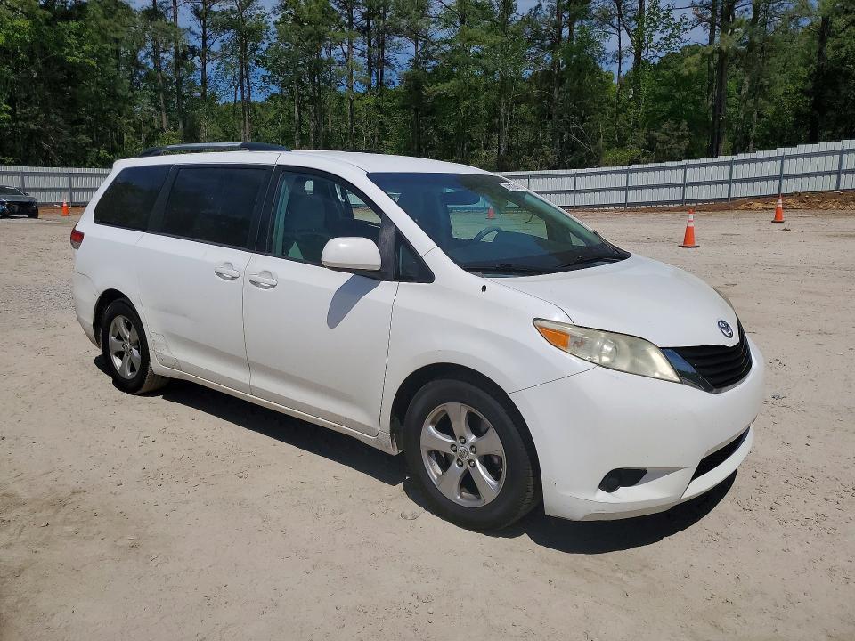 2011 Toyota Sienna le