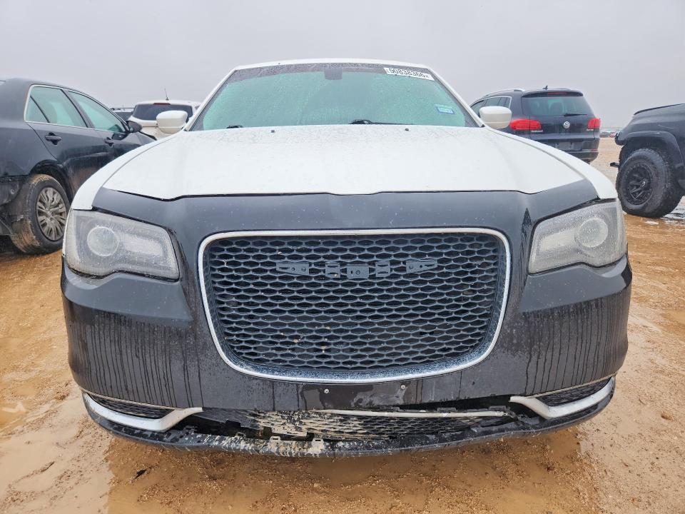 2016 Chrysler 300 Limited