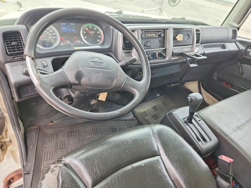 2013 Hino 258/268 BOX Truck