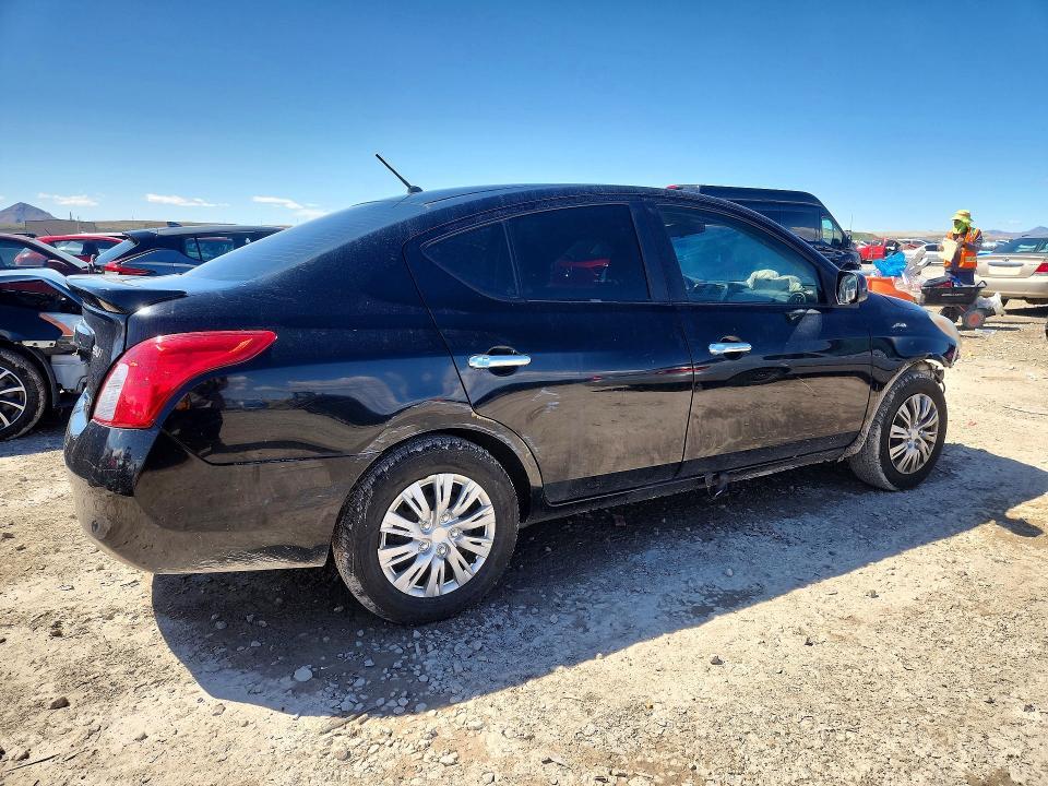 2013 Nissan Versa 1.6 s