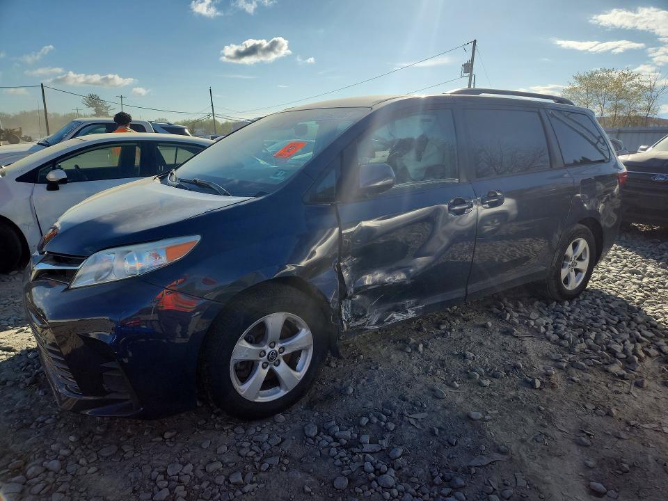 2018 Toyota Sienna le