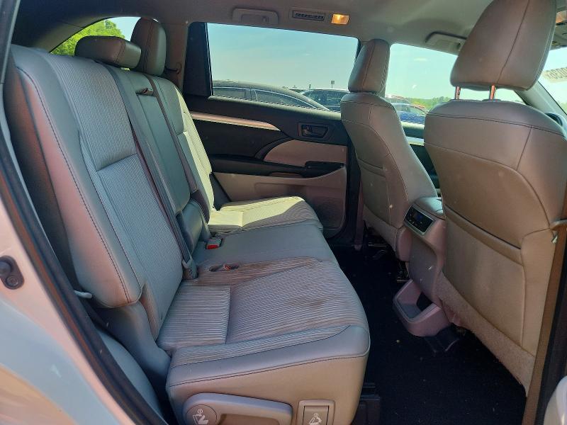 2016 Toyota Highlander le Plus