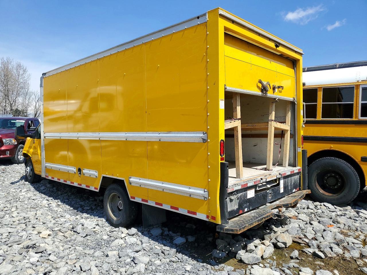 2021 GMC Savana BOX Truck