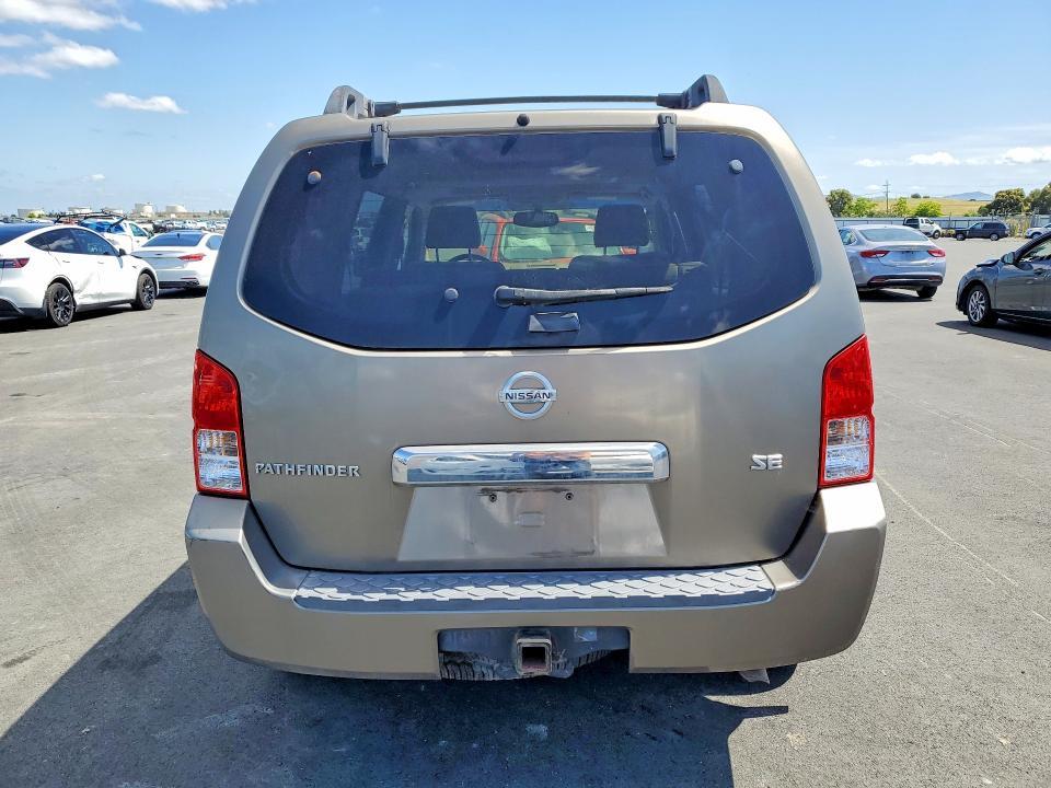 2005 Nissan Pathfinder xe