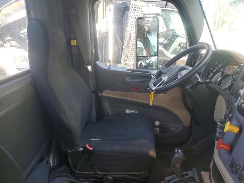 2017 Peterbilt 579 Semi Truck