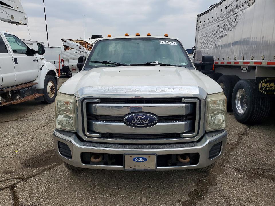 2013 Ford F350 Super Duty Flatbed Truck