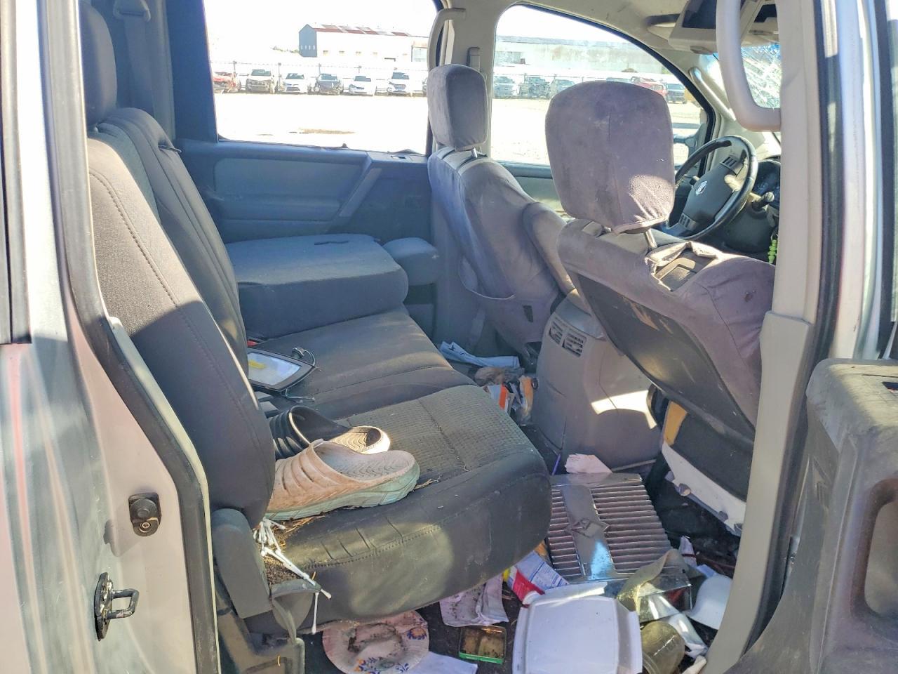 2004 Nissan Titan XE