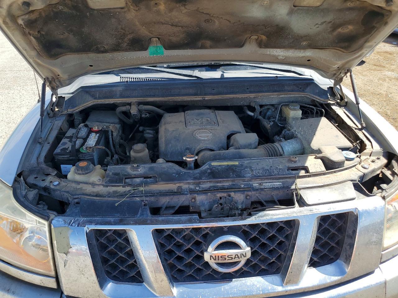 2014 Nissan Titan SV