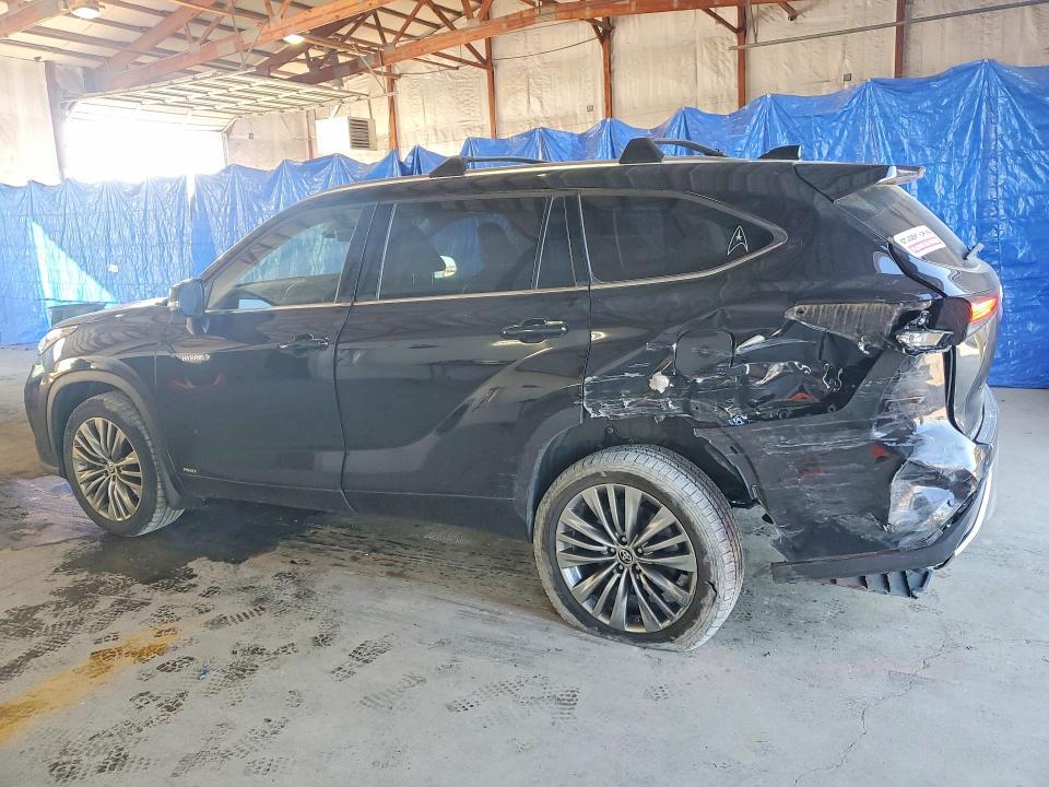 2021 Toyota Highlander Hybrid Platinum