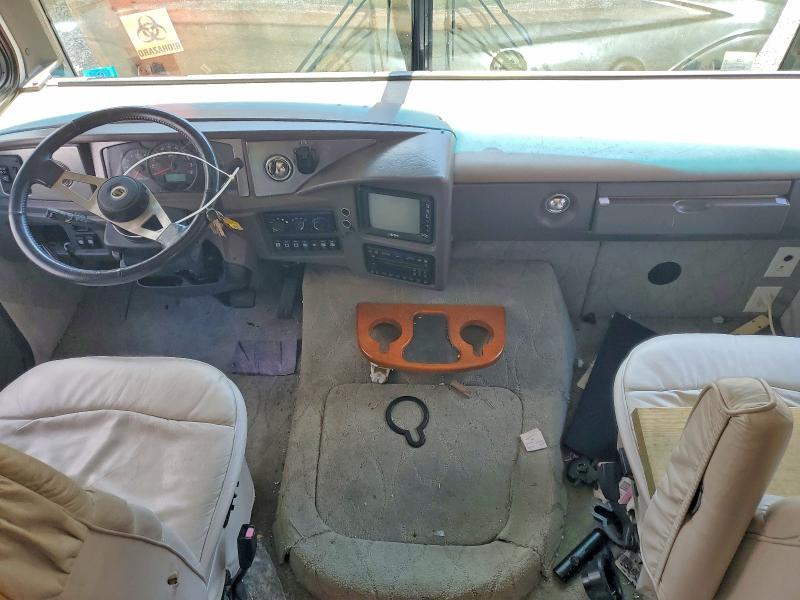 2005 Workhorse Custom Chassis Motorhome Chassis W22