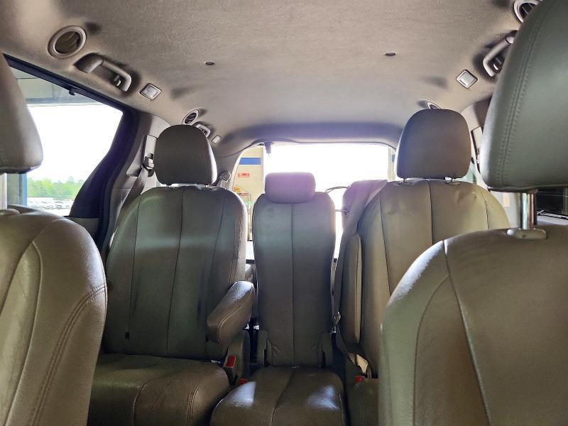 2011 Toyota Sienna le