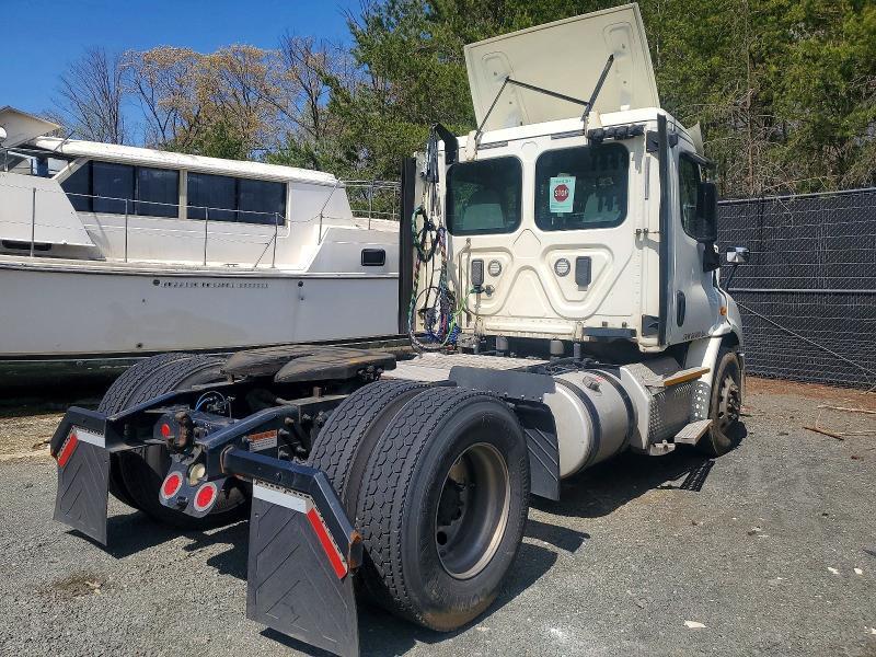 2017 Freigliner 2017 Freightliner Cascadia 113 Semi Truck