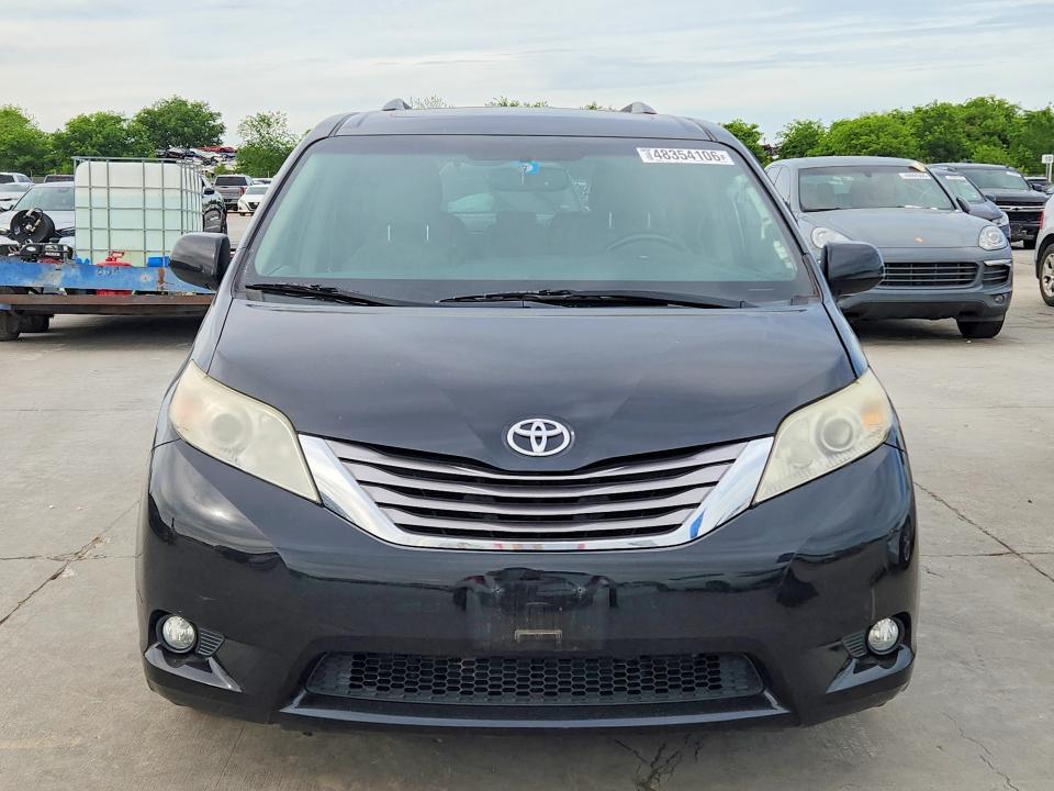 2015 Toyota Sienna xle 8-passenger