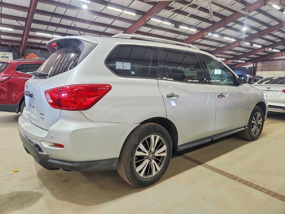 2018 Nissan Pathfinder sv