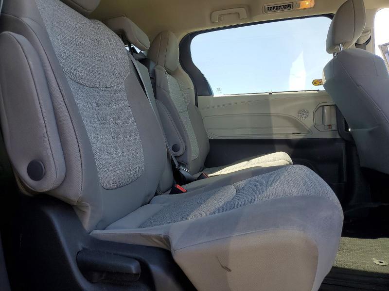 2022 Toyota Sienna le