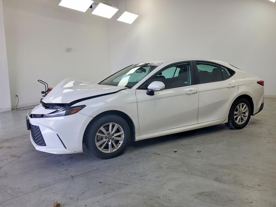 2025 Toyota Camry le