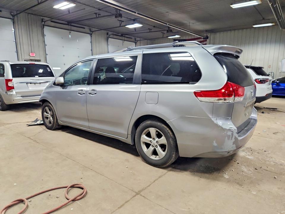 2011 Toyota Sienna le