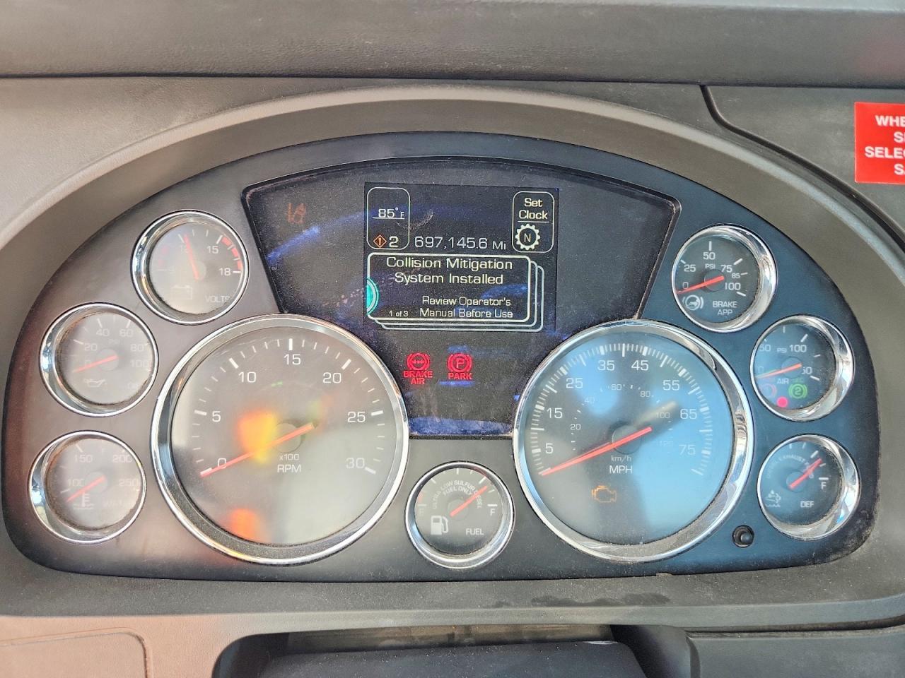 2014 Kenworth T680 Semi Truck