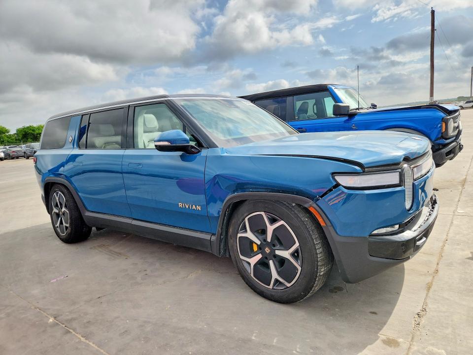 2023 Rivian R1S Adventure