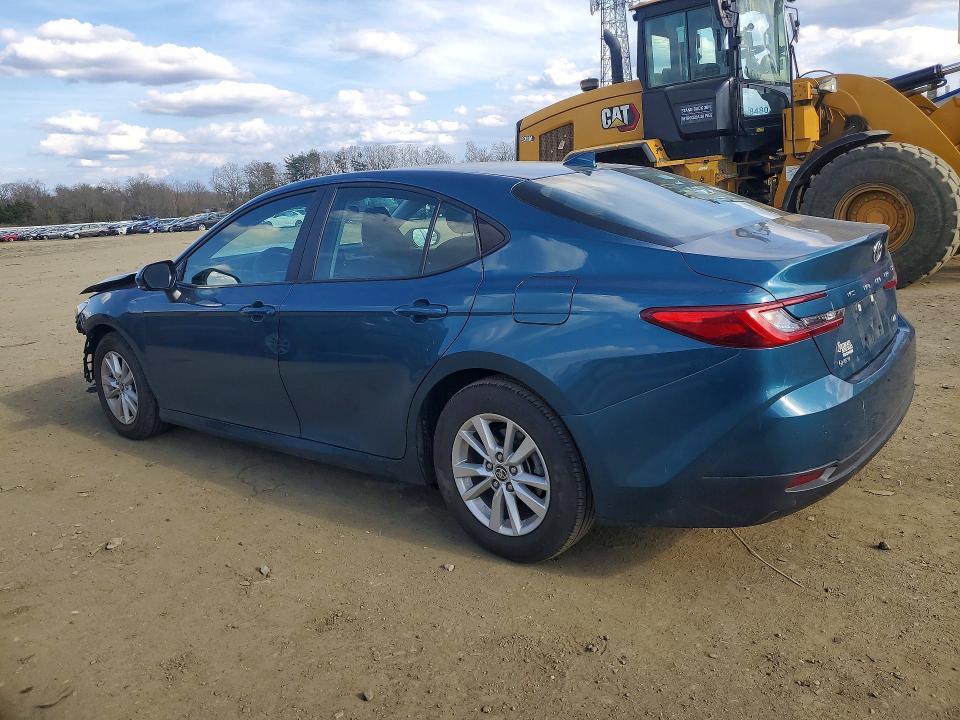 2025 Toyota Camry le