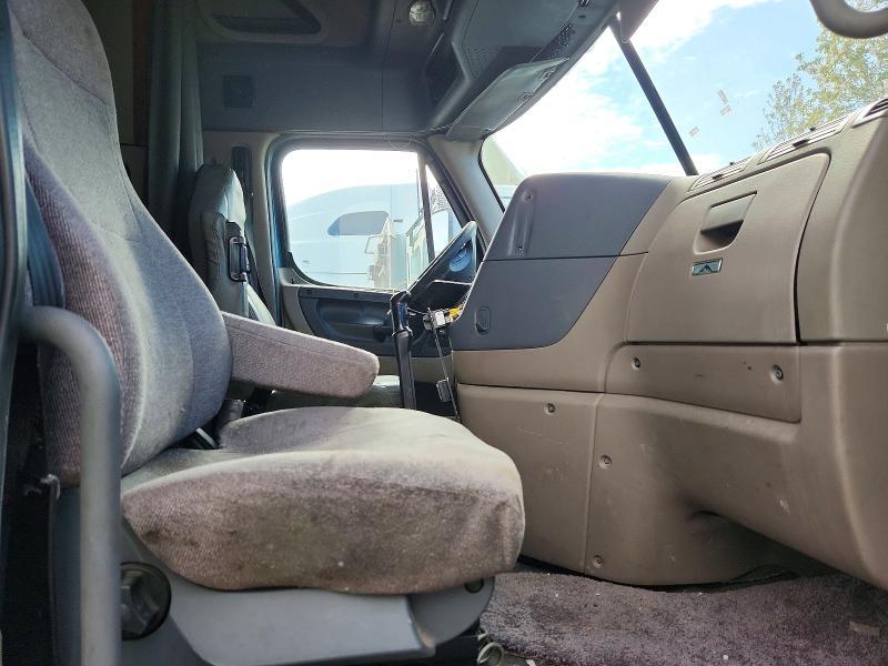 2013 Freigliner 2013 Freightliner Cascadia Semi Truck
