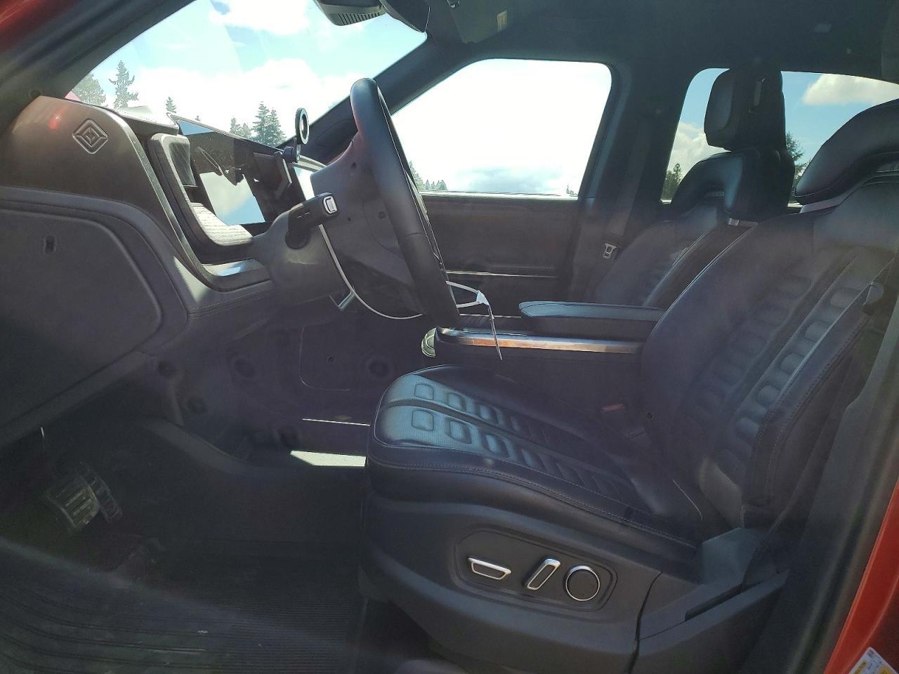 2025 Rivian R1T Adventure