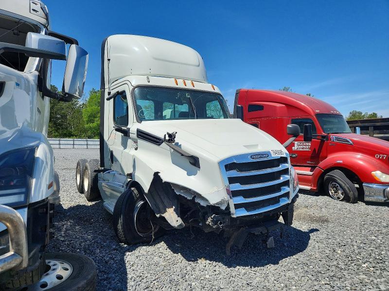 2020 Freightliner Cascadia 126 Semi Truck