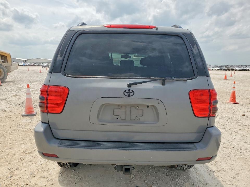 2004 Toyota Sequoia SR5
