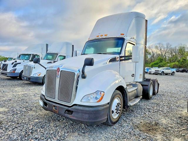 2017 Kenworth T680 Semi Truck