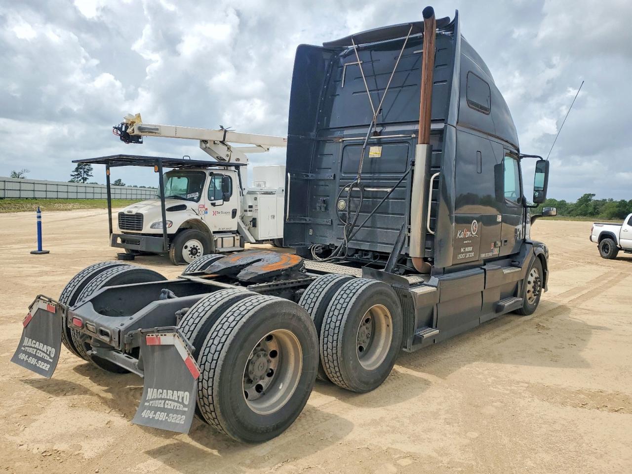 2016 Volvo VNL Semi Truck