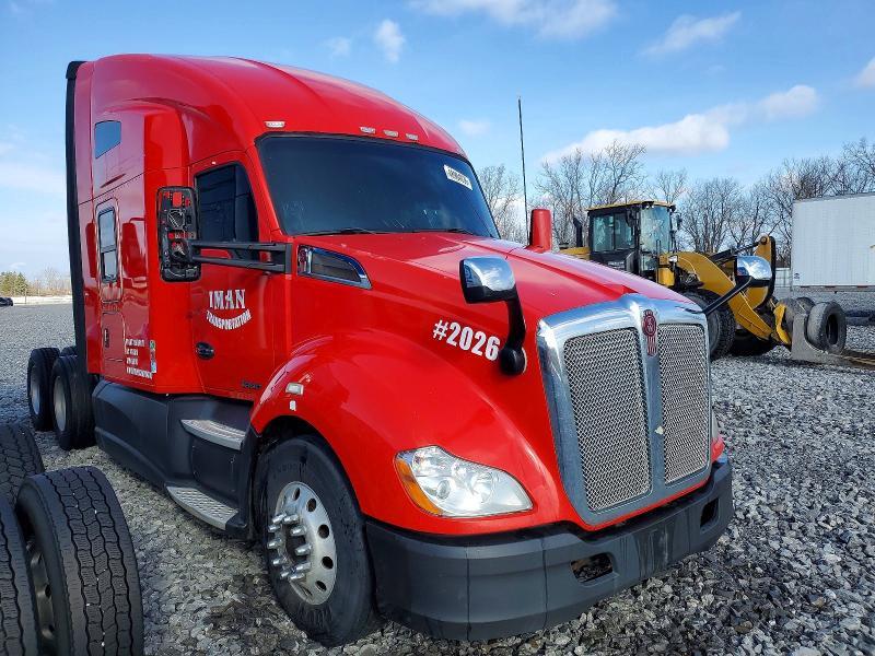 2016 Kenworth T680 Semi Truck