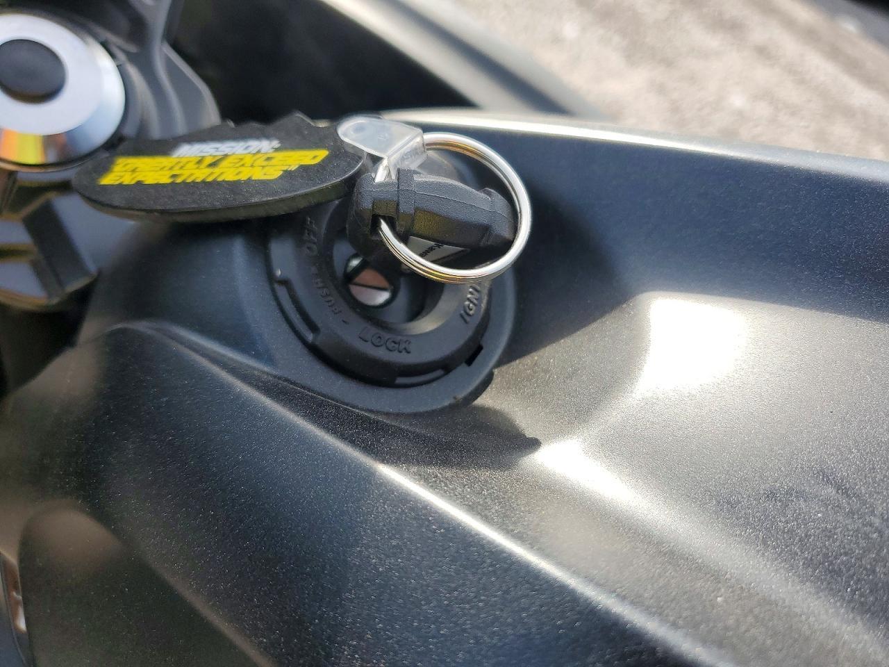 2025 Kawasaki EX650 R