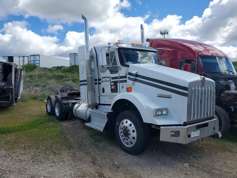 2017 Kenworth Construction T800