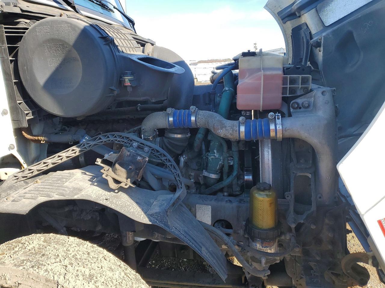2014 Volv O VNL Semi Truck